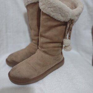 UGGS Women’s Winter Boots Size 7 Brown Suede w/tassels